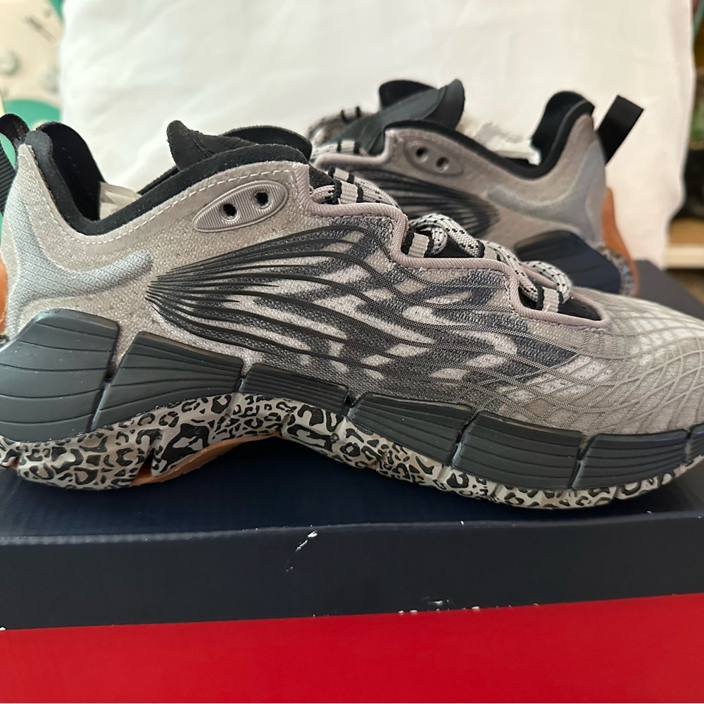 Reebok Zig Kinetica II Gray and Black WomensSneakers